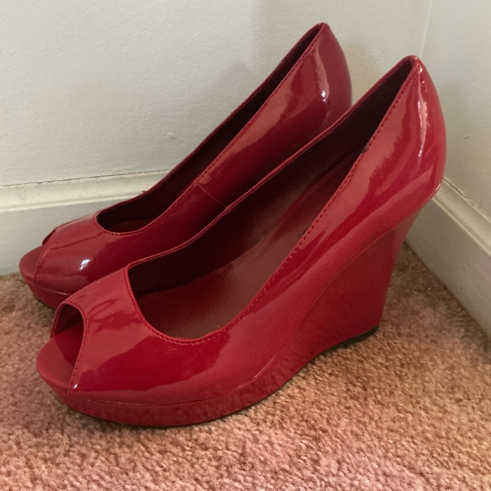 Women’s Size 8.5 Patent Red Peep-Toe Wedge Platform Dress/ Office Heels